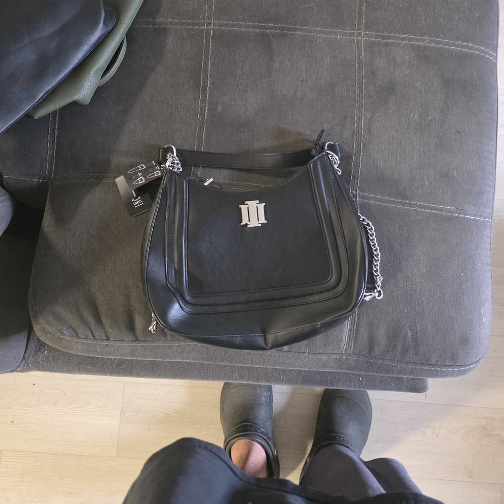 Elegant Black Leather Shoulder Bag with Chain